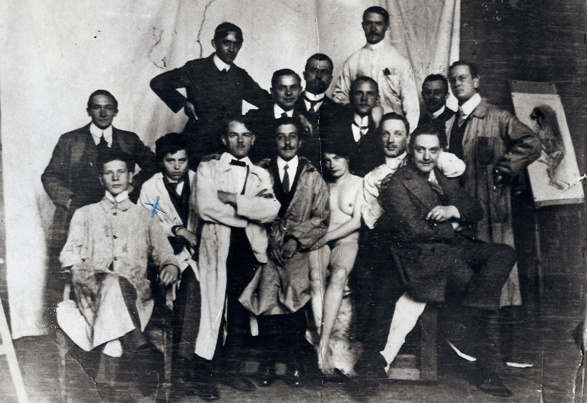 Munich Art Academy, 1911-1912. Zofia Lubańska (as Tadeusz Grzymała) second from the left, photo: Stryjenski family archives
